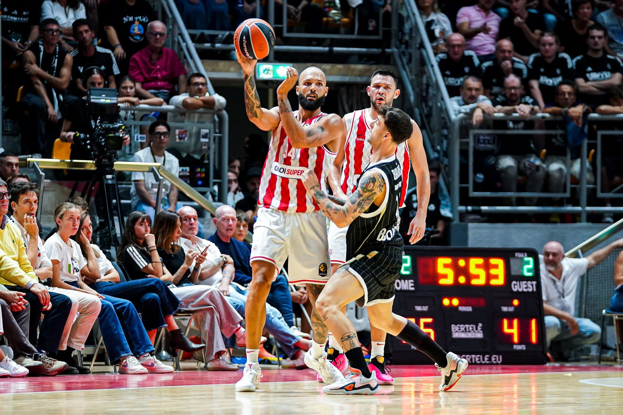 Evroliga: Olimpijakos pregazio Efes Metjua Strazela